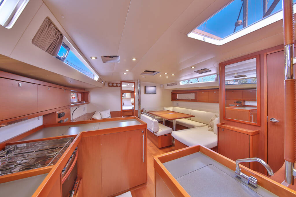 Sailing yacht Oceanis 48 Tundra