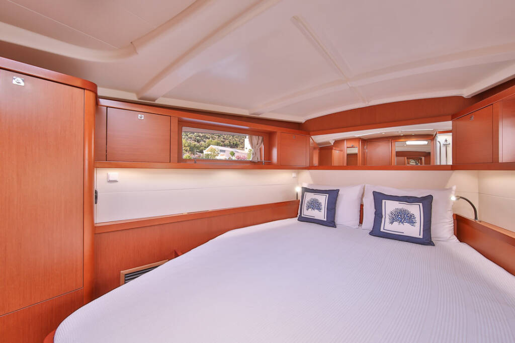 Sailing yacht Oceanis 48 Tundra