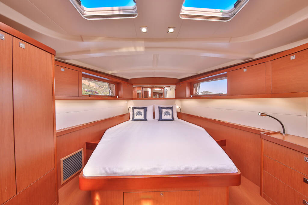 Sailing yacht Oceanis 48 Tundra