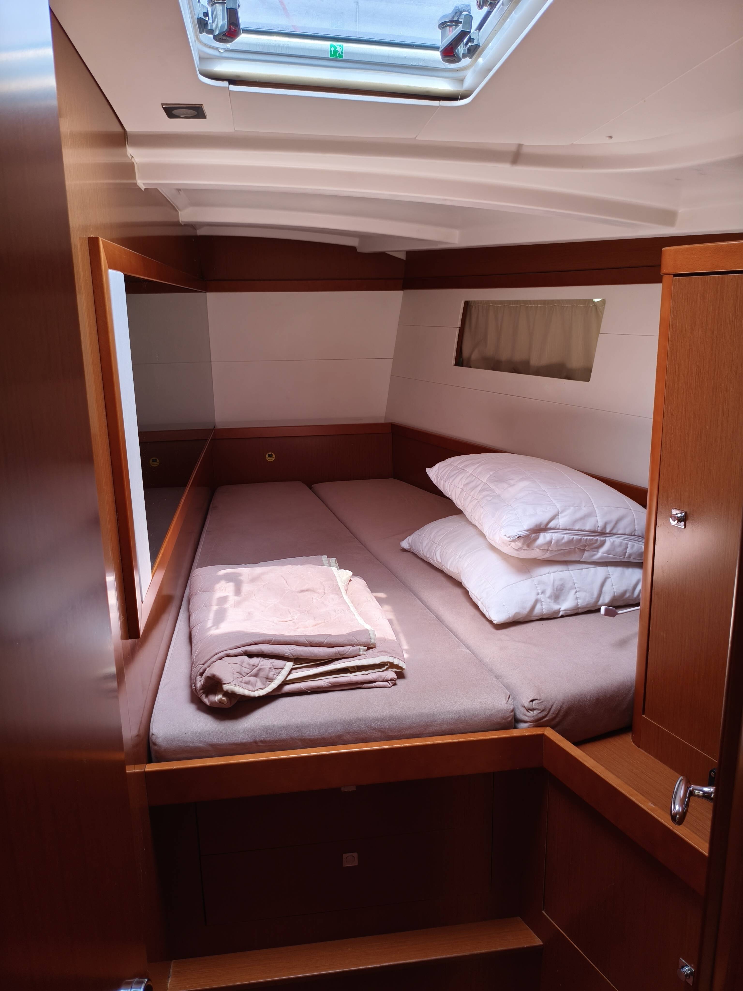 Sailing yacht Oceanis 48 Skiron