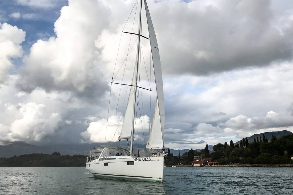 Sailing yacht Oceanis 48 Blues