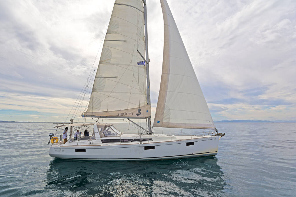 Sailing yacht Oceanis 48 