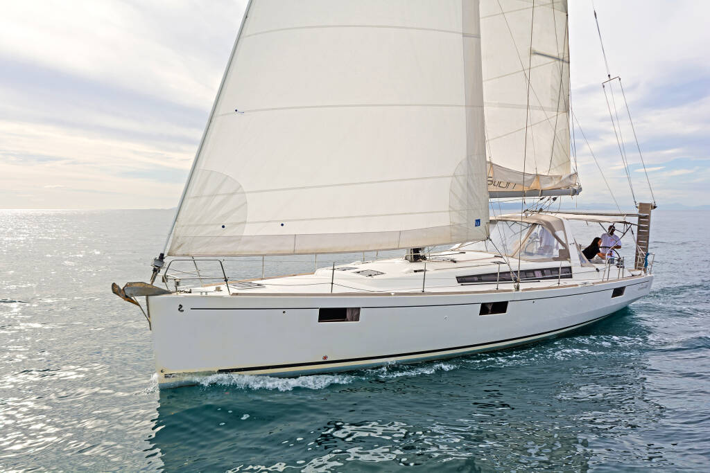 Sailing yacht Oceanis 48 