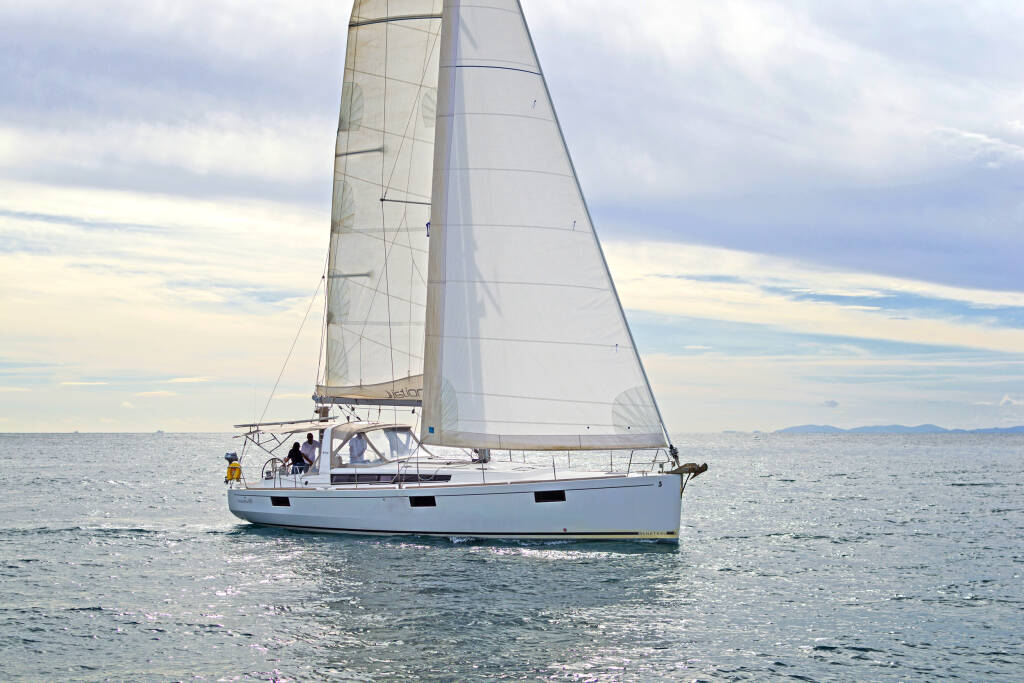 Sailing yacht Oceanis 48 