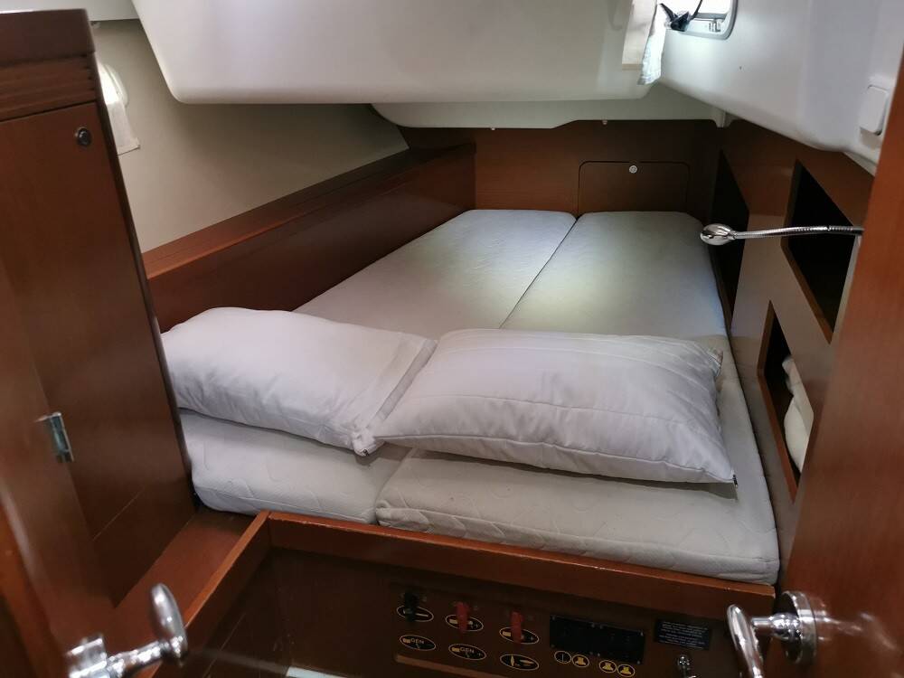 Sailing yacht Oceanis 50 Seladon II