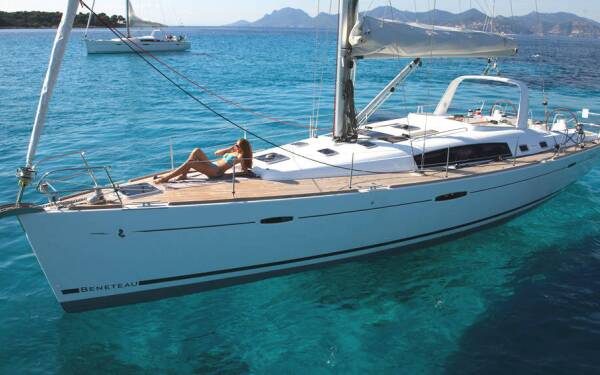 Oceanis 50 Seladon II Lavrion, main port