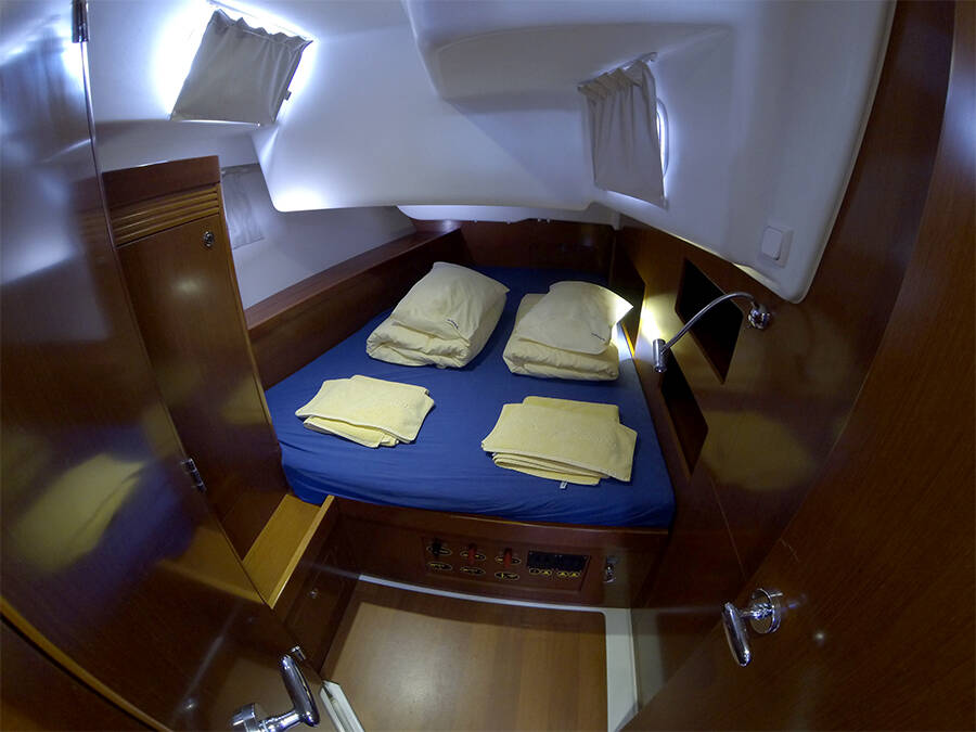 Sailing yacht Oceanis 50 Pika II