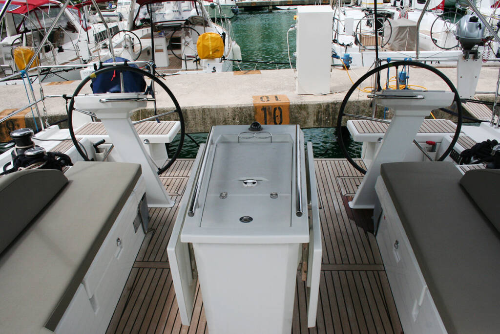 Sailing yacht Oceanis 51.1 Amallo