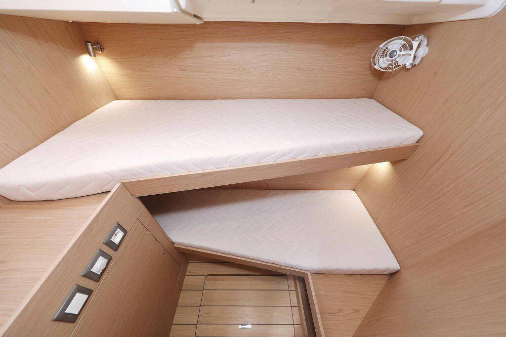 Sailing yacht Oceanis 51.1 Zephyr B