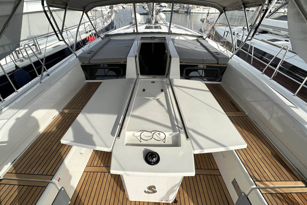 Sailing yacht Oceanis 51.1 Flipper