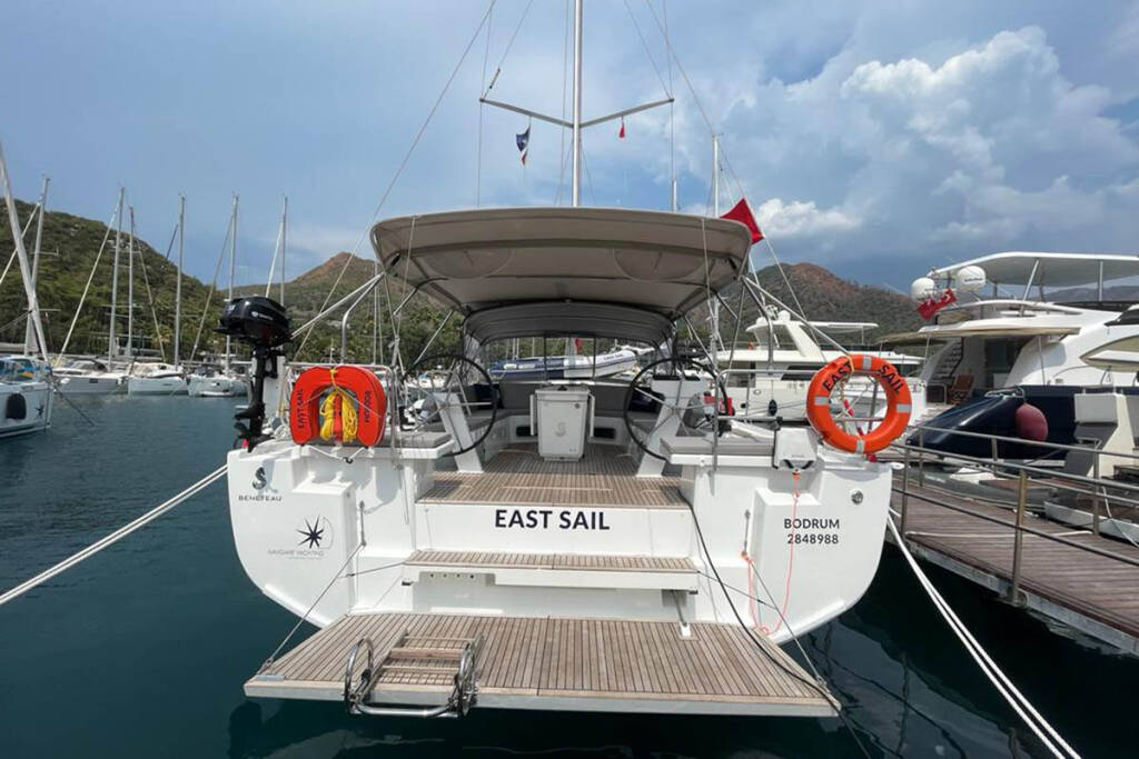 Sailing yacht Oceanis 51.1 EAST