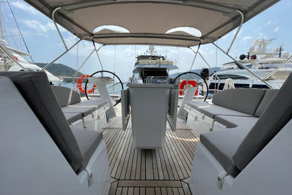 Sailing yacht Oceanis 51.1 EAST