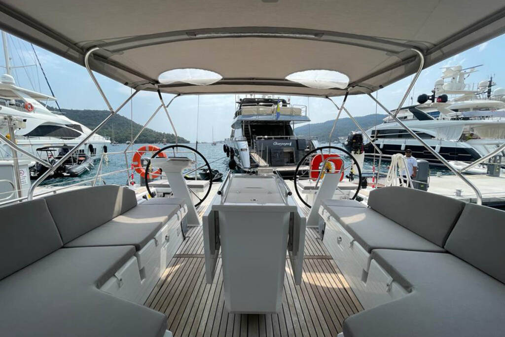 Sailing yacht Oceanis 51.1 EAST