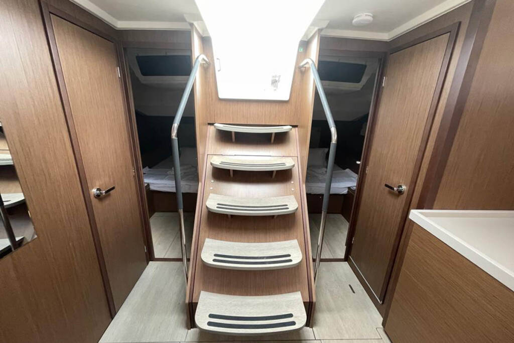 Sailing yacht Oceanis 51.1 EAST