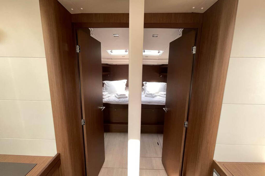 Sailing yacht Oceanis 51.1 EAST
