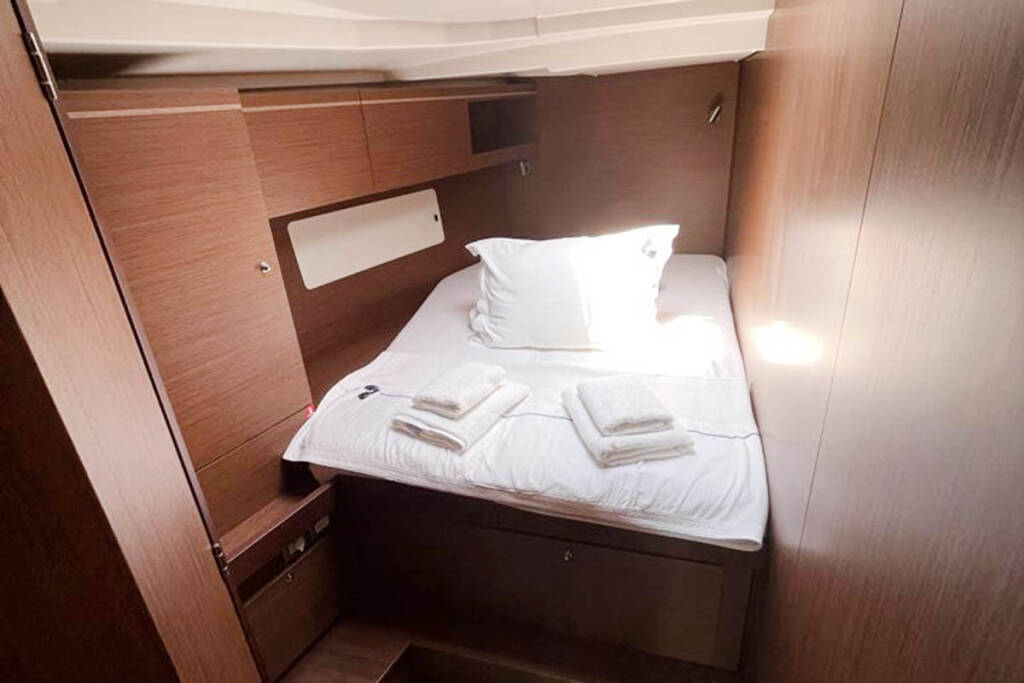 Sailing yacht Oceanis 51.1 EAST