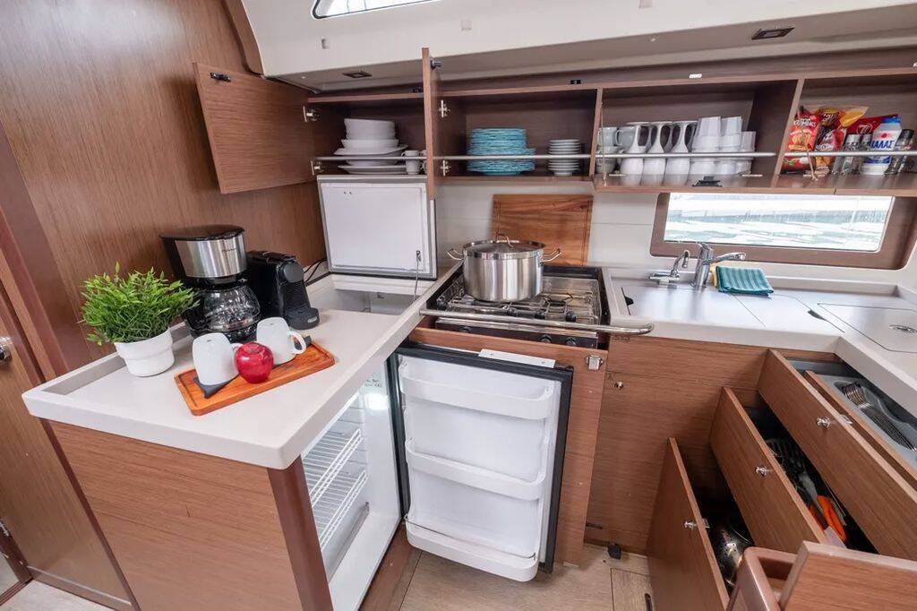 Sailing yacht Oceanis 51.1 Aloha