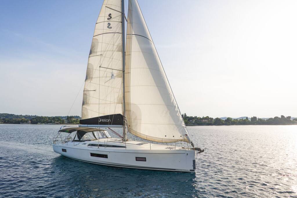 Sailing yacht Oceanis 51.1 First Heartbeat