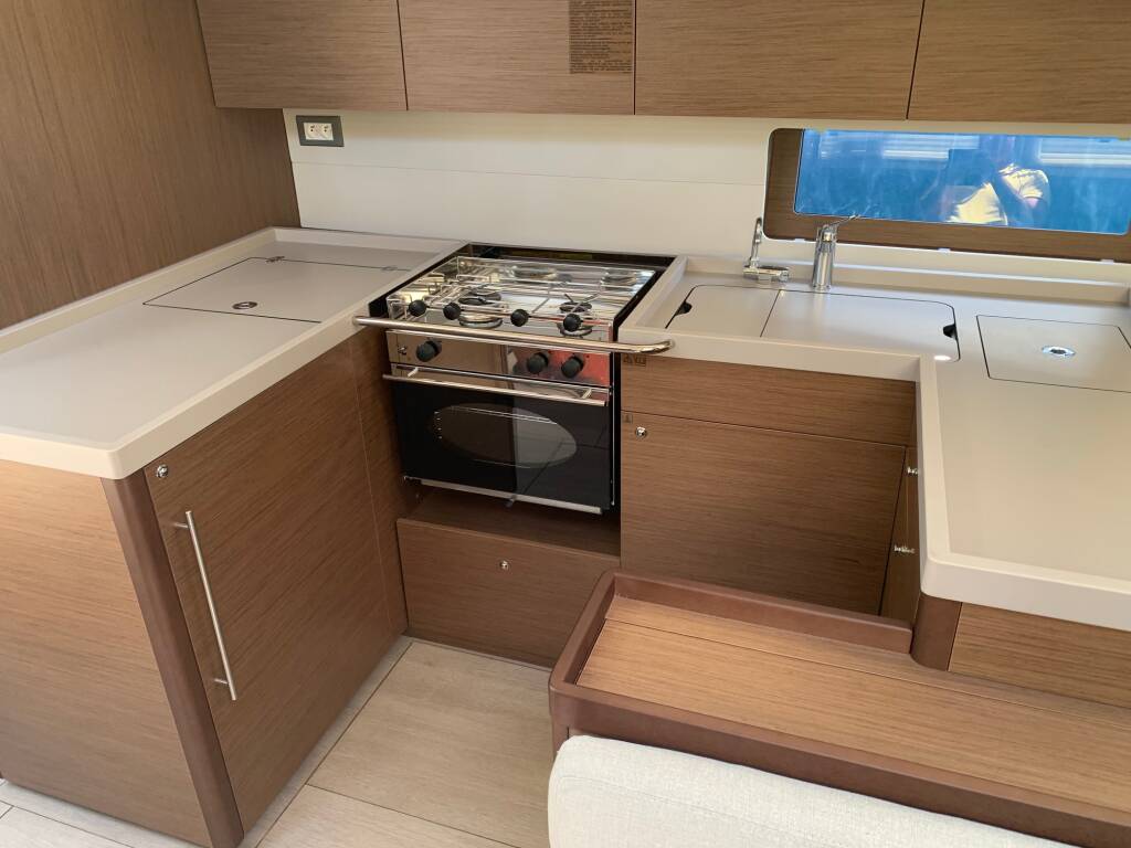 Sailing yacht Oceanis 51.1 Elise