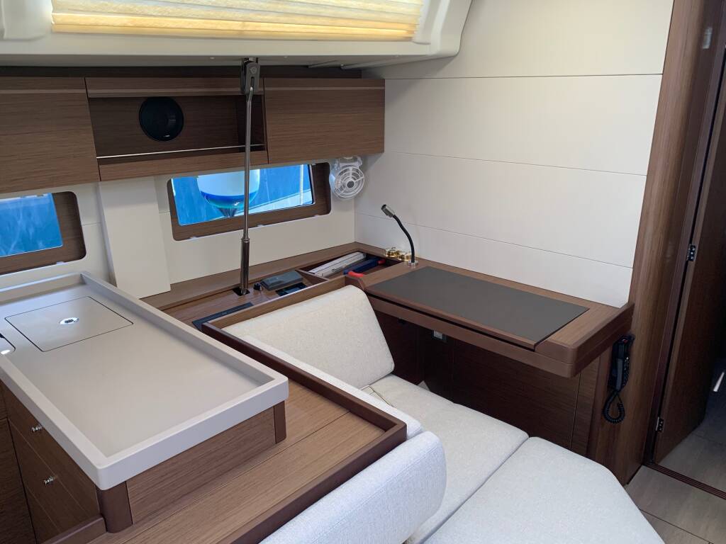 Sailing yacht Oceanis 51.1 Elise