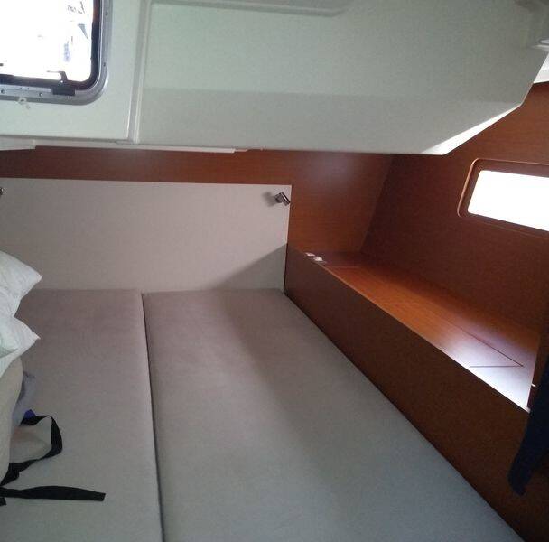 Sailing yacht Oceanis 51.1 Elise
