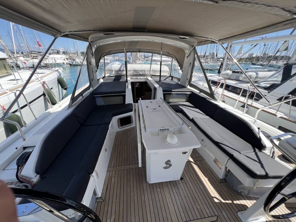 Sailing yacht Oceanis 51.1 Shine