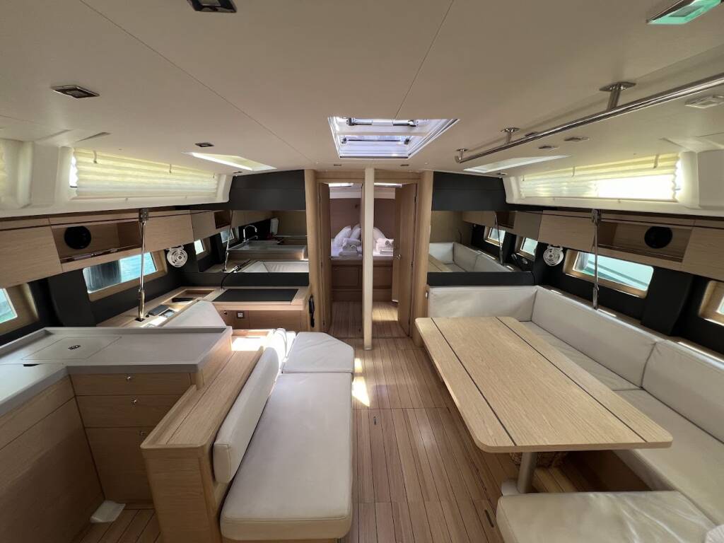 Sailing yacht Oceanis 51.1 Shine