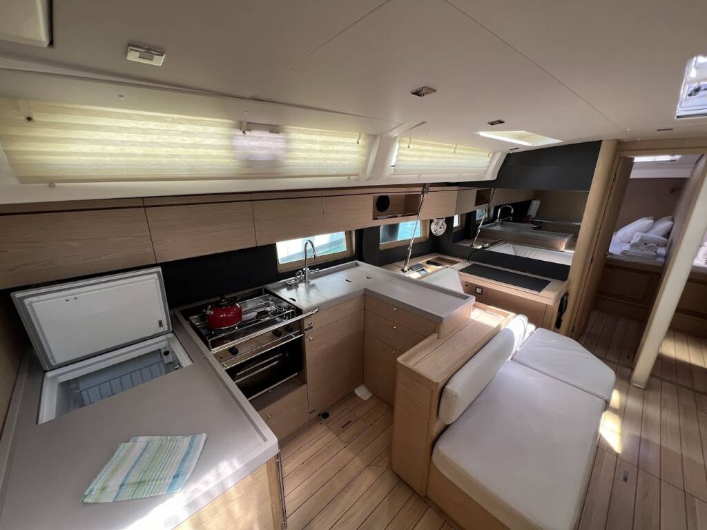 Sailing yacht Oceanis 51.1 Shine