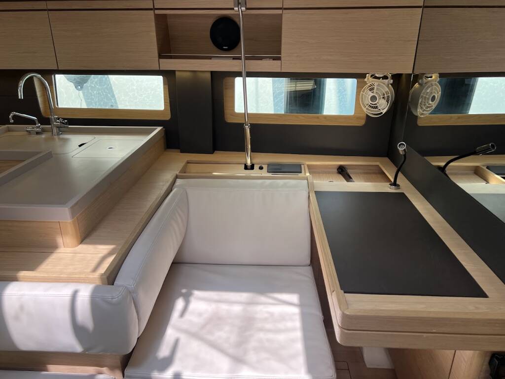 Sailing yacht Oceanis 51.1 Shine