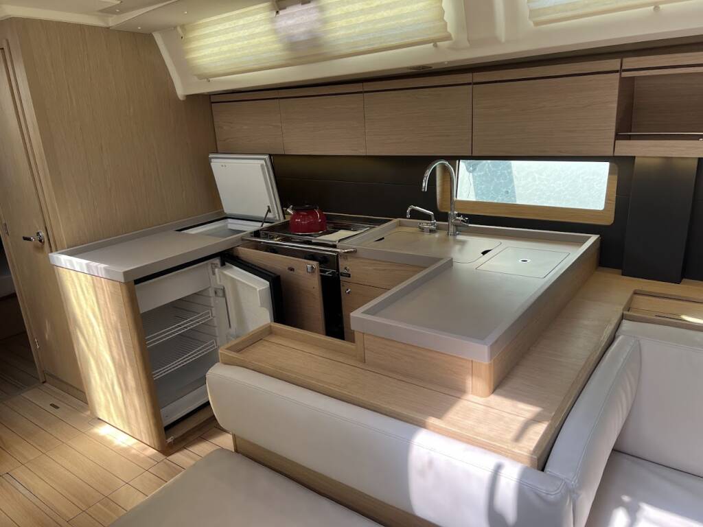 Sailing yacht Oceanis 51.1 Shine
