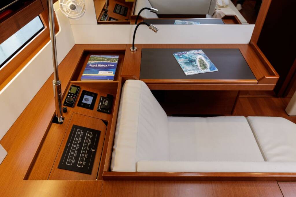 Sailing yacht Oceanis 51.1 