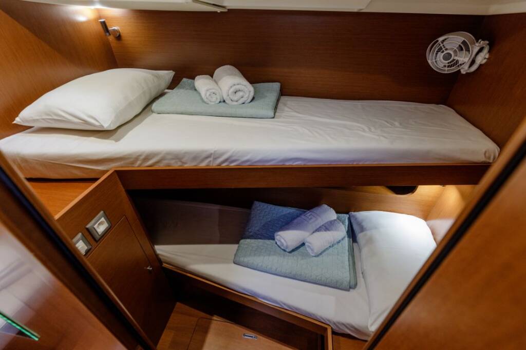 Sailing yacht Oceanis 51.1 