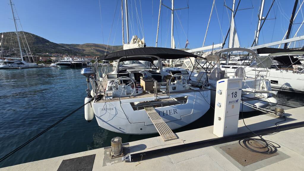 Sailing yacht Oceanis 55 Esther
