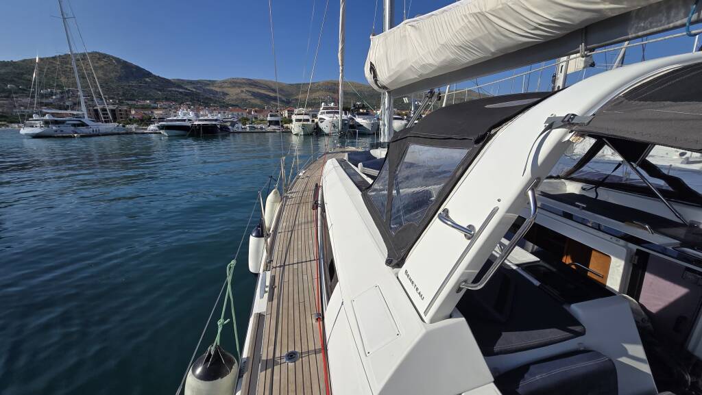 Sailing yacht Oceanis 55 Esther