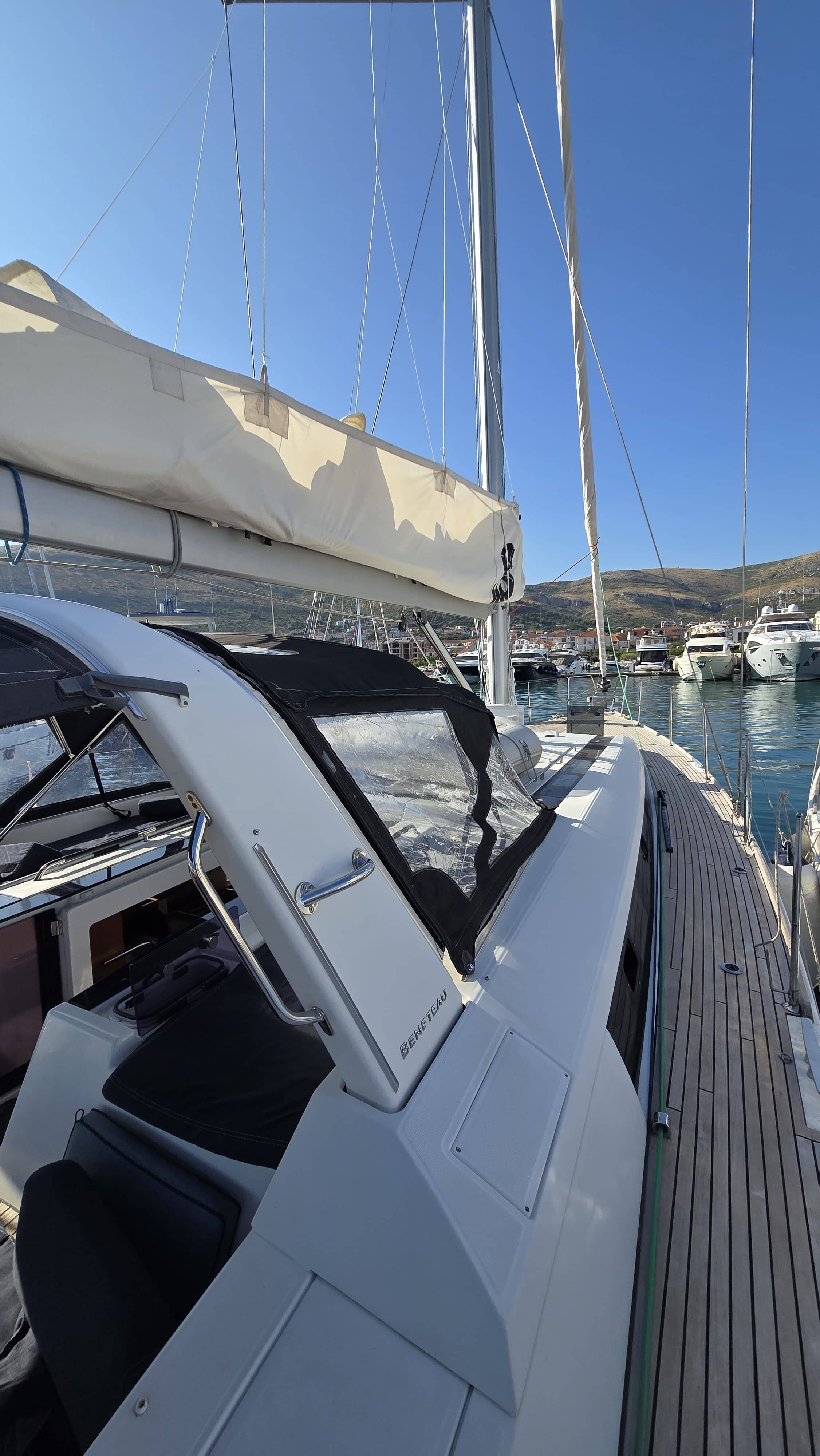 Sailing yacht Oceanis 55 Esther