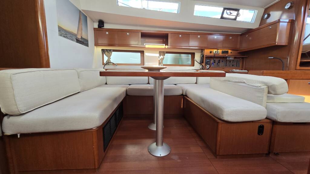 Sailing yacht Oceanis 55 Esther