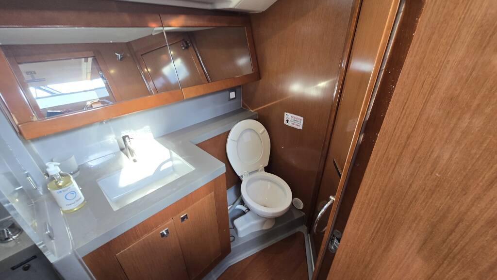 Sailing yacht Oceanis 55 Esther