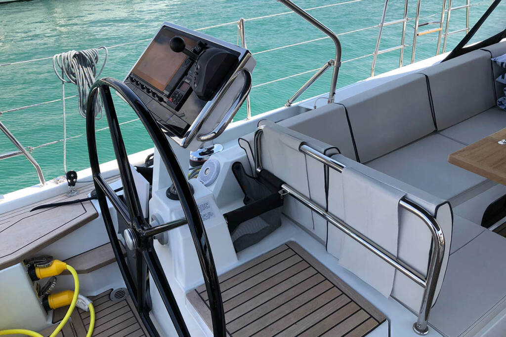 Sailing yacht Oceanis Yacht 62 Thora Helen 
