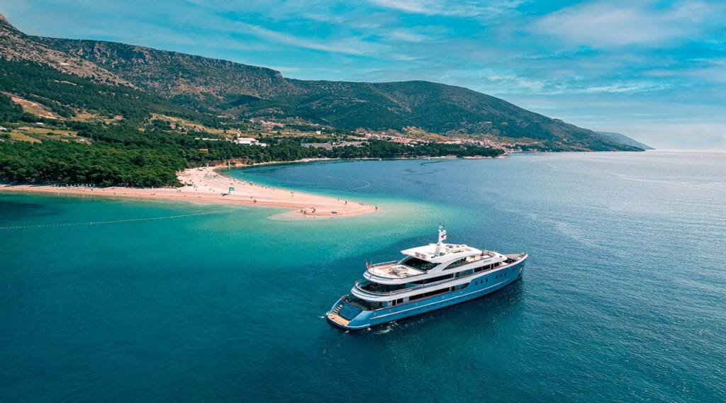 Luxury motor yacht Ohana Ohana