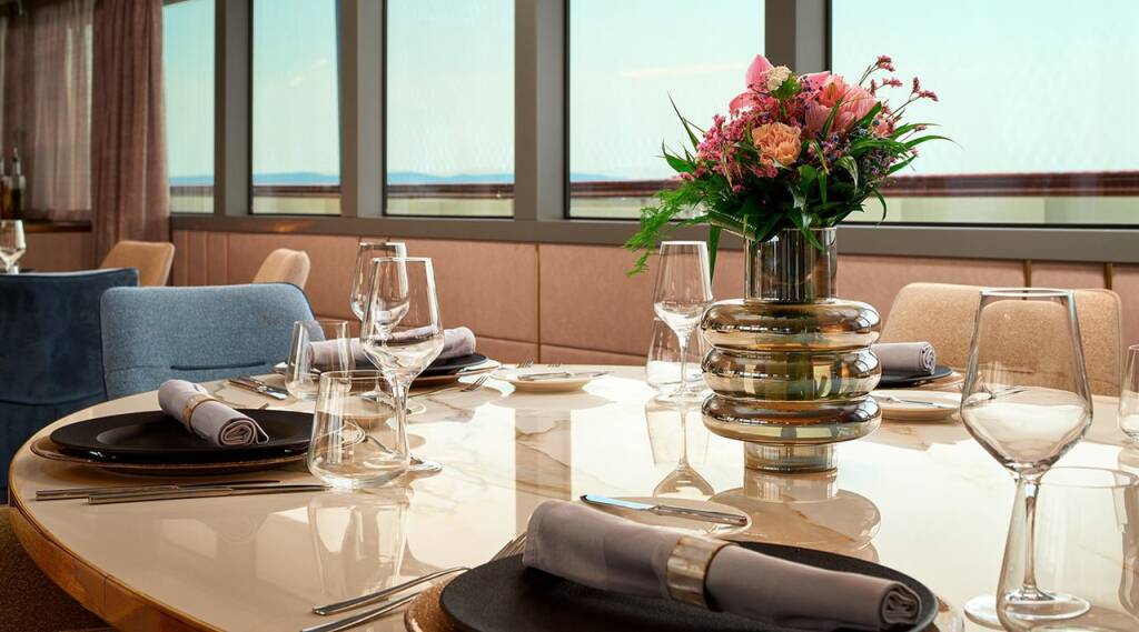Luxury motor yacht Ohana Ohana
