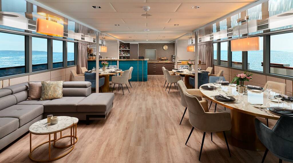Luxury motor yacht Ohana Ohana