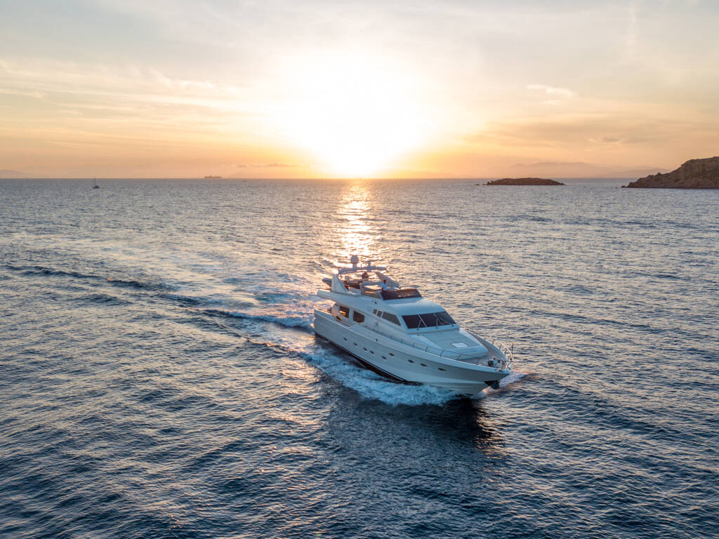 Luxus-Motoryacht Posillipo Technema 80 Pareaki