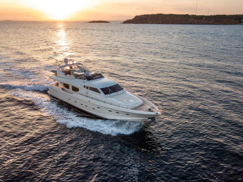 Luxus-Motoryacht Posillipo Technema 80 Pareaki