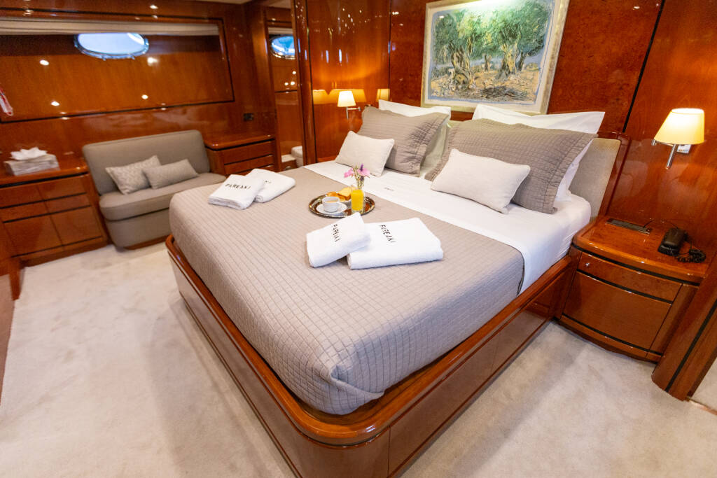 Luxus-Motoryacht Posillipo Technema 80 Pareaki