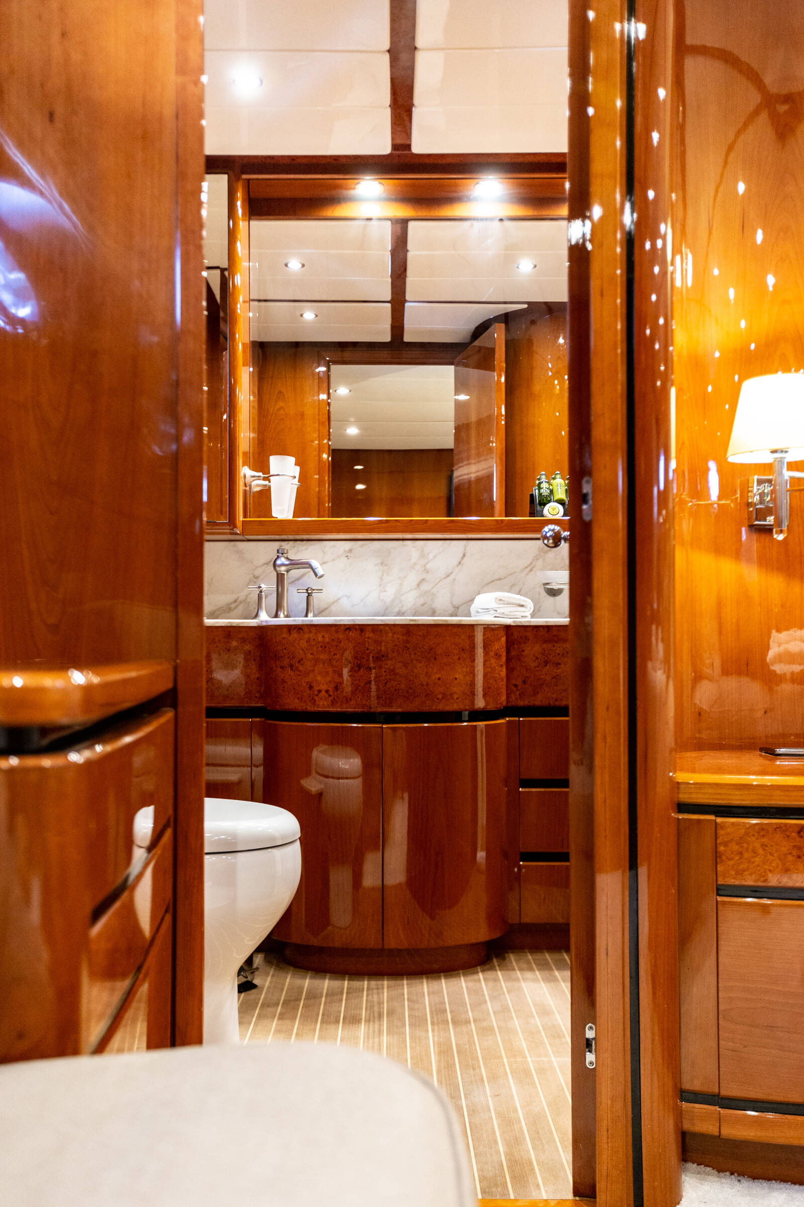 Luxus-Motoryacht Posillipo Technema 80 Pareaki