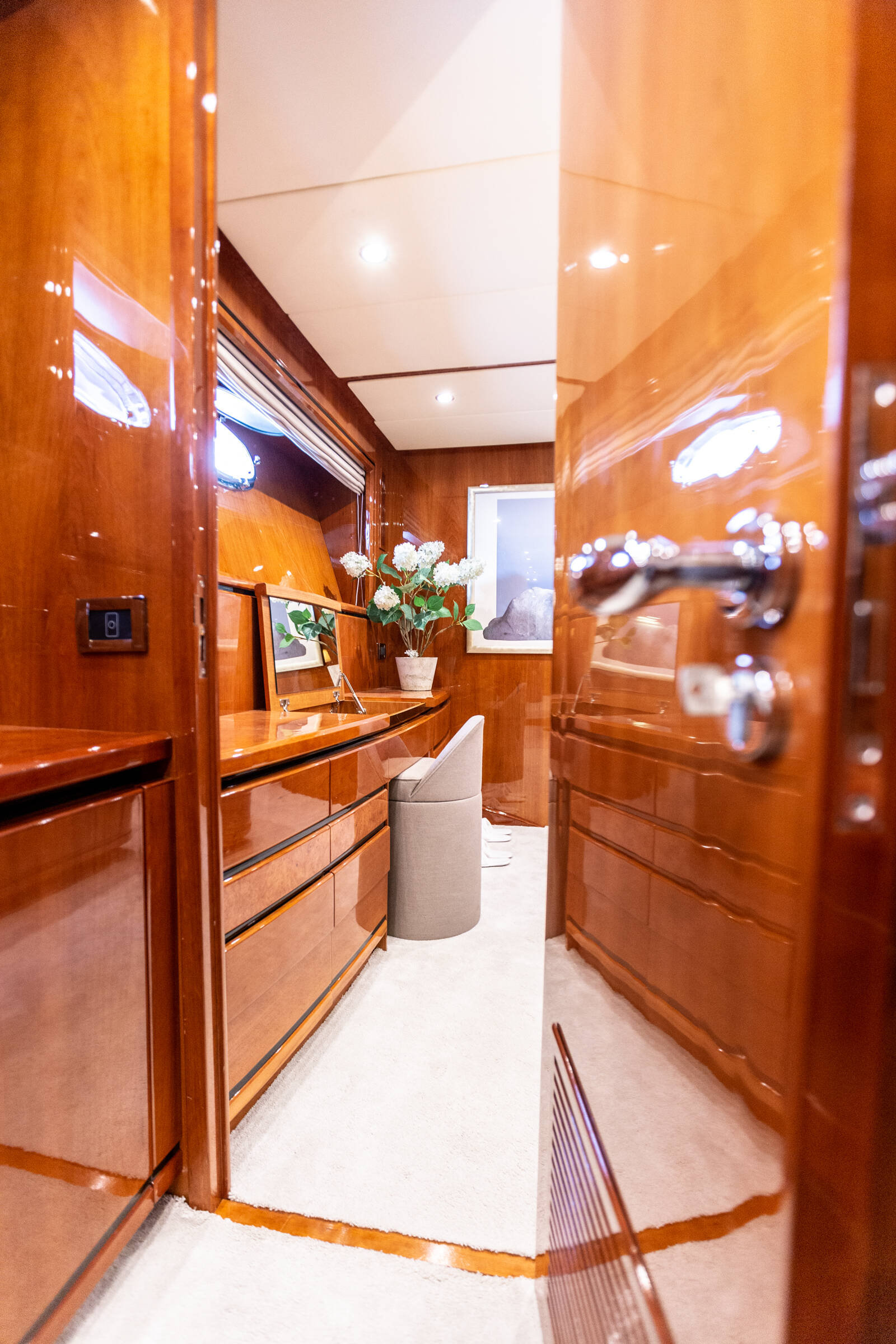 Luxus-Motoryacht Posillipo Technema 80 Pareaki