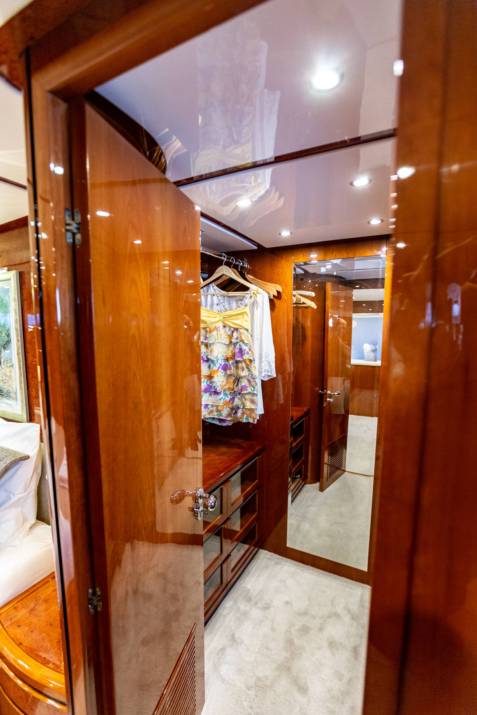 Luxus-Motoryacht Posillipo Technema 80 Pareaki