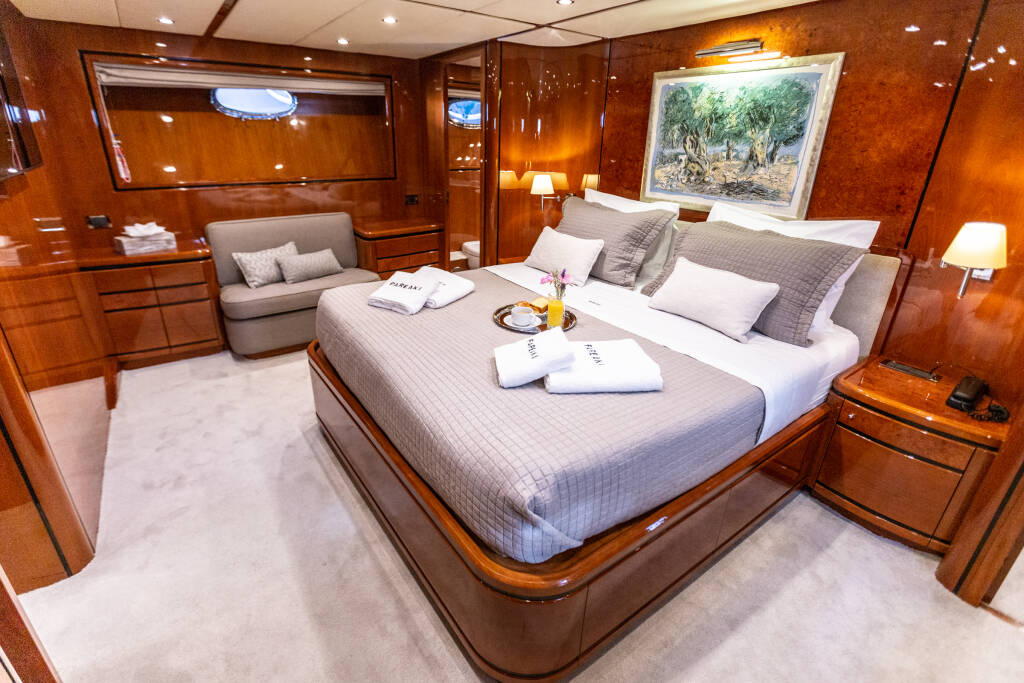 Luxus-Motoryacht Posillipo Technema 80 Pareaki