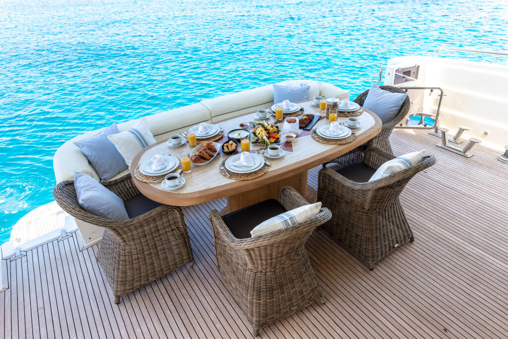 Luxus-Motoryacht Posillipo Technema 80 Pareaki