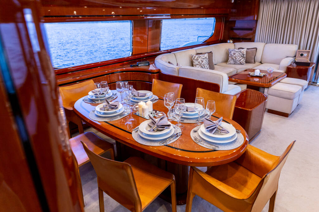Luxus-Motoryacht Posillipo Technema 80 Pareaki